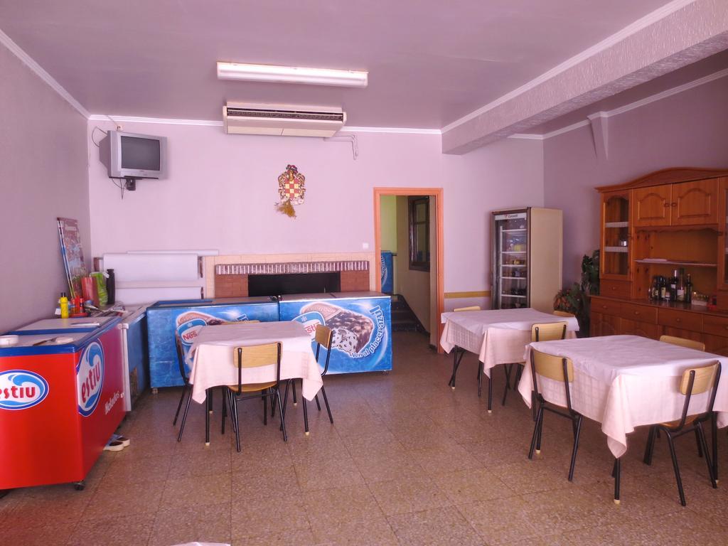 Hostal Roca Fayon Екстер'єр фото