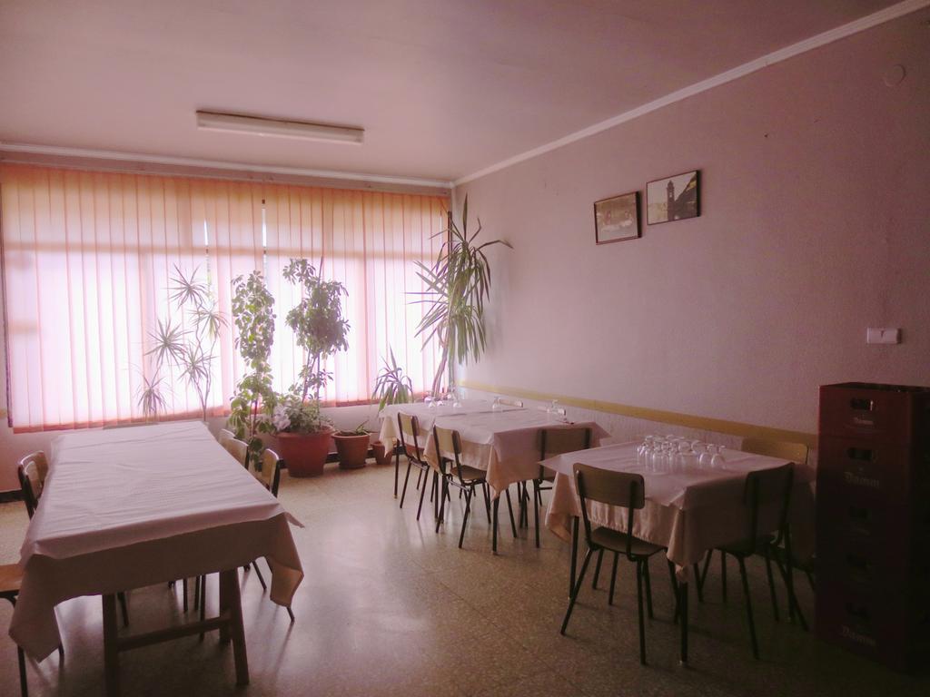 Hostal Roca Fayon Екстер'єр фото